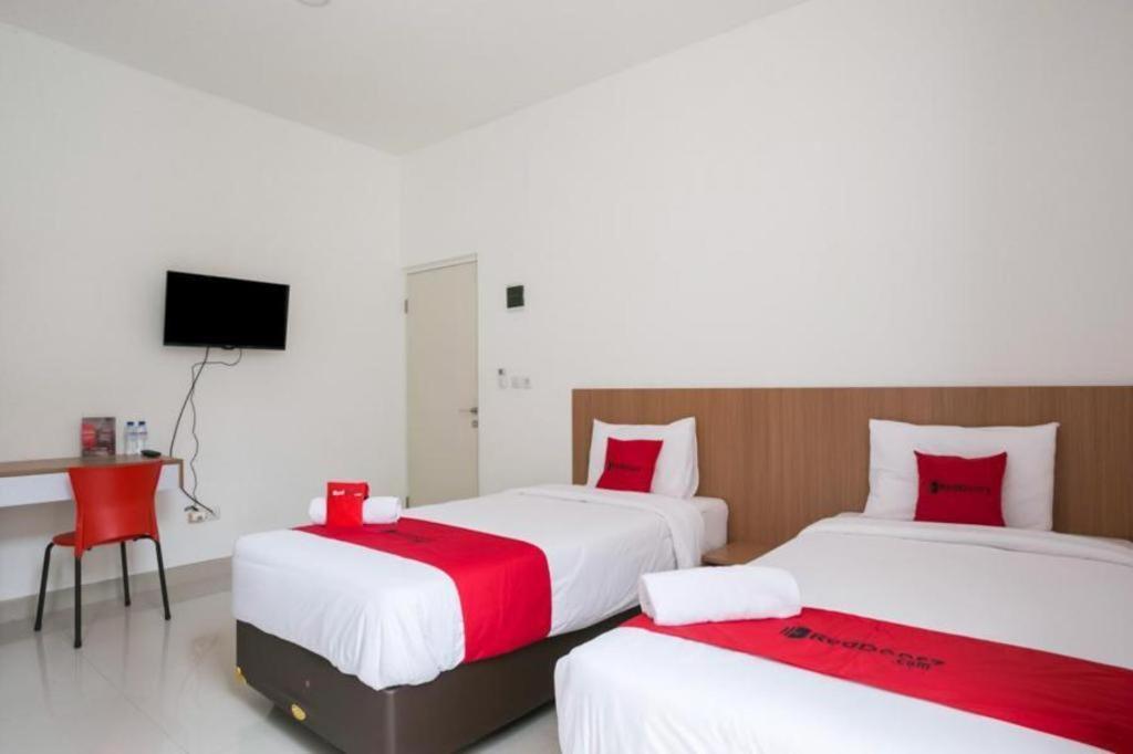 Reddoorz Syariah Near Lapangan Pancasila Simpang Lima Hostel Semarang Exterior photo