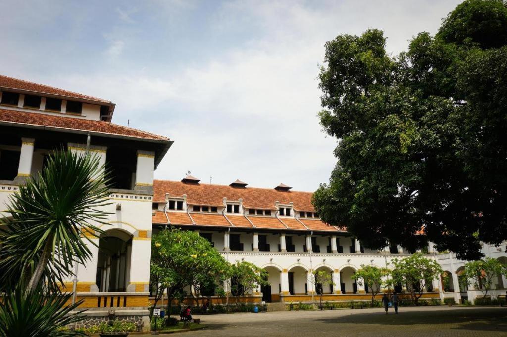 Reddoorz Syariah Near Lapangan Pancasila Simpang Lima Hostel Semarang Exterior photo
